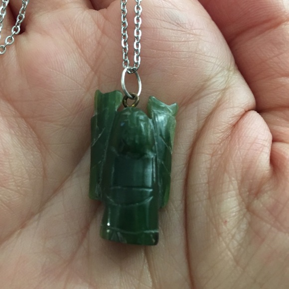 Hand carved nephrite jade pendant & chain - Picture 3 of 6
